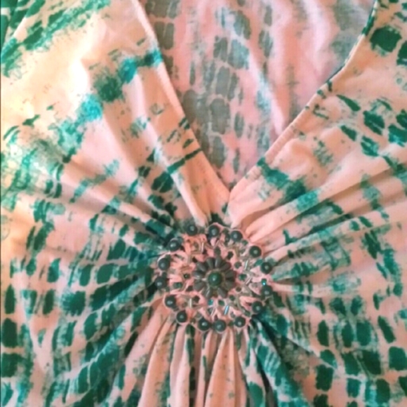 🤑3/$20 Tie dyed green/white blouse - Picture 2 of 3